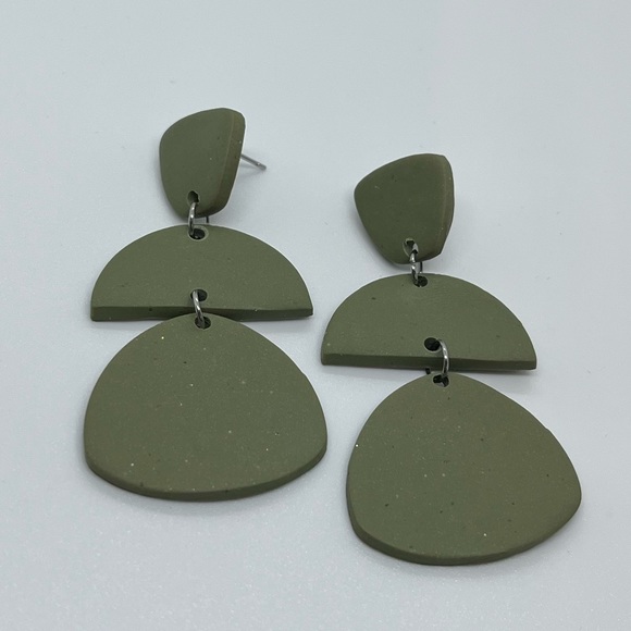 New Fun Green Earrings - Picture 6 of 6